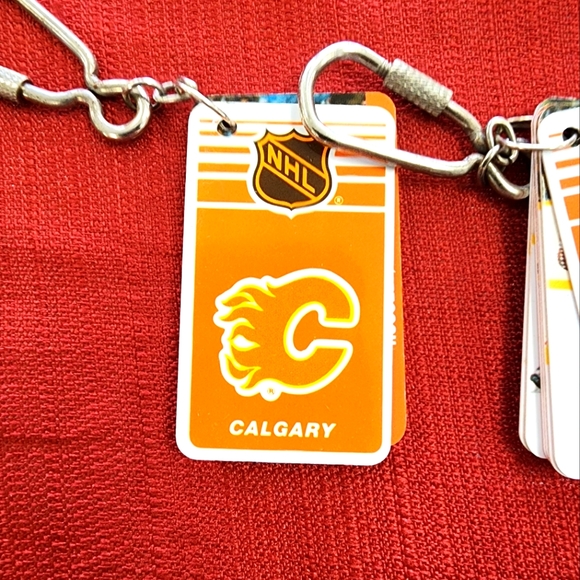 Rare 1983 vintage Calgary Flames Keychains - Picture 1 of 4